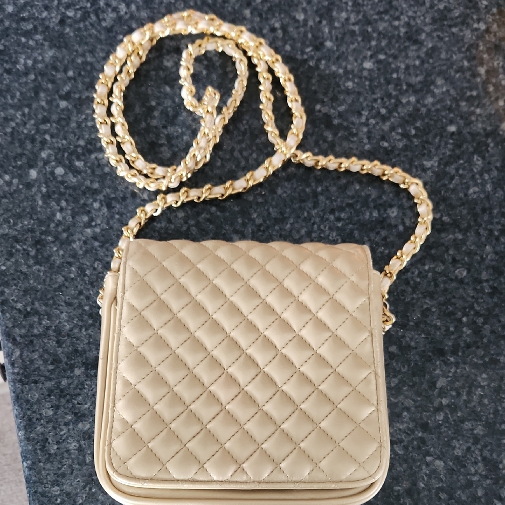 Amanda Smith Quilted Cream Crossbody with Gold Chain Strap